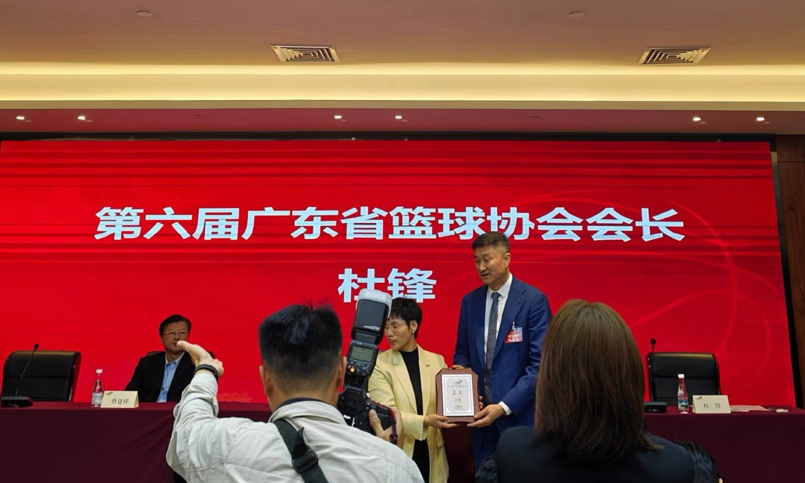 蜘蛛直播-杜锋地位提升，顺利当选广东篮协会长！